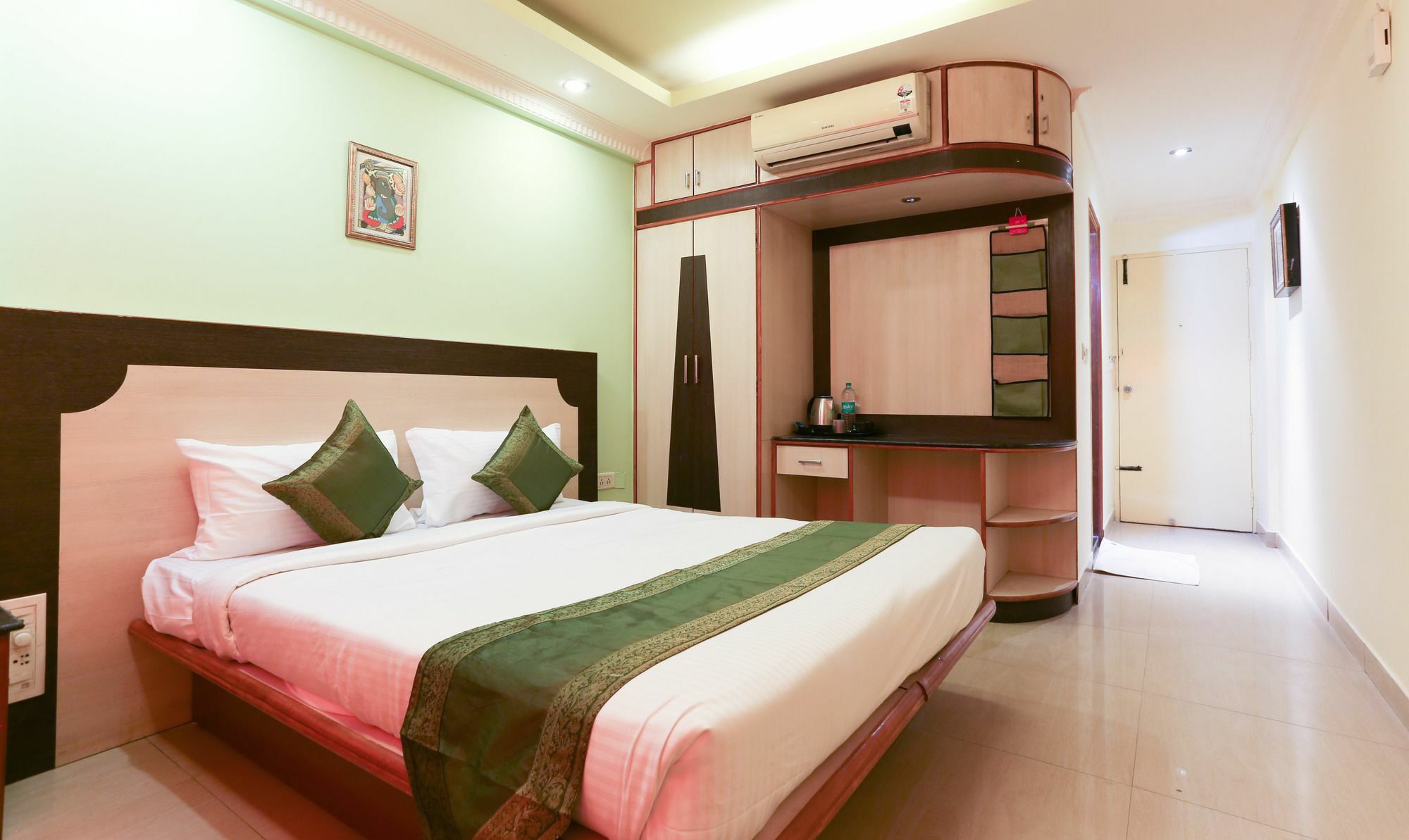 Treebo Trip Grand Regency Hotel Bangalore Exterior foto