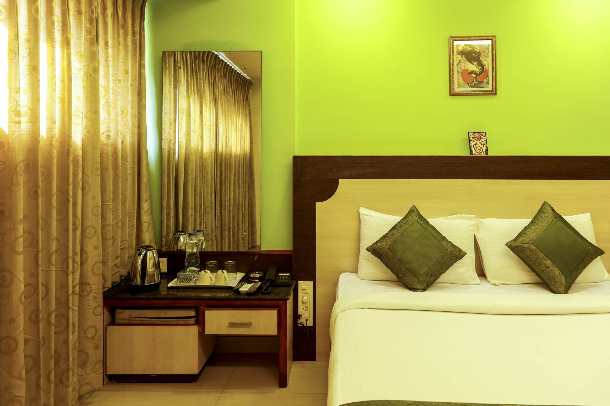 Treebo Trip Grand Regency Hotel Bangalore Exterior foto